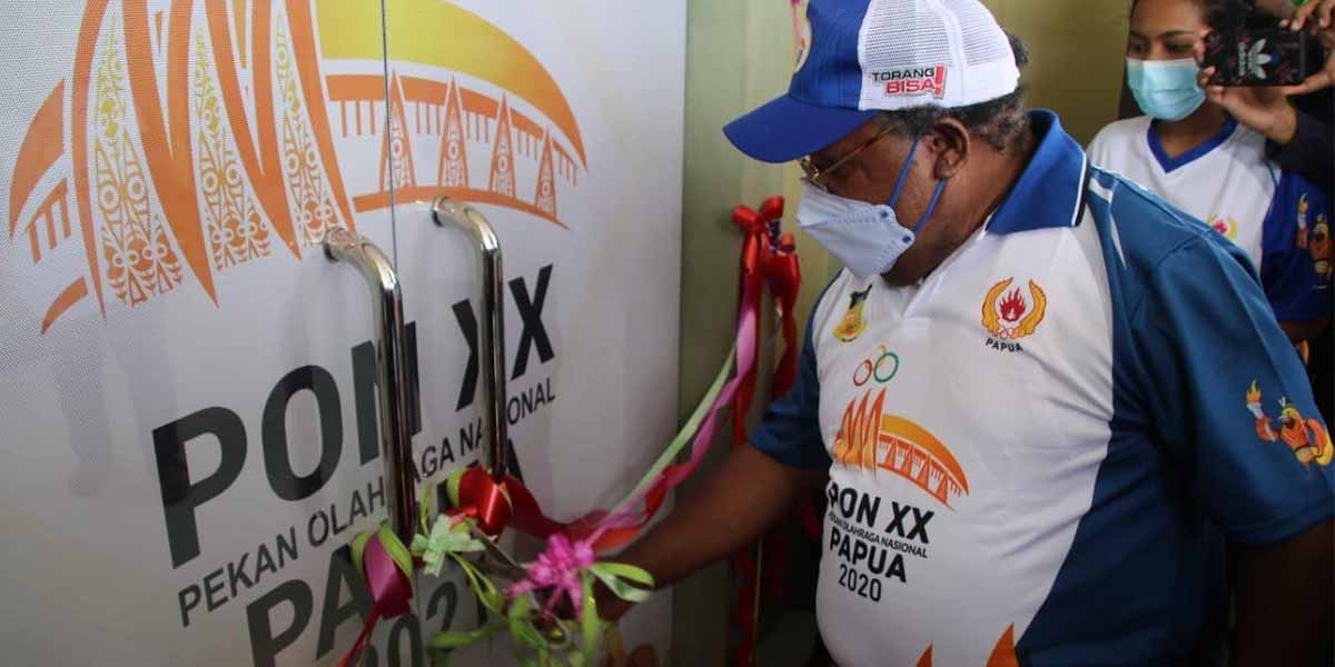 bupati-resmikan-sekretariat-pb-pon-xx-papua-subda-mimika